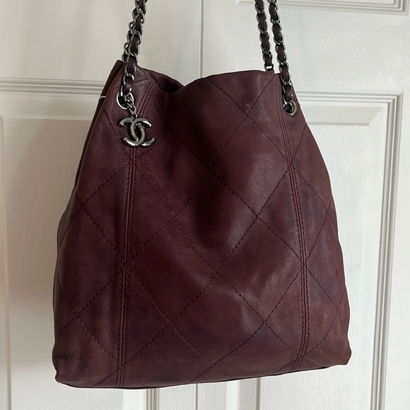 CHANEL Handbags - Chanel Leather Purse